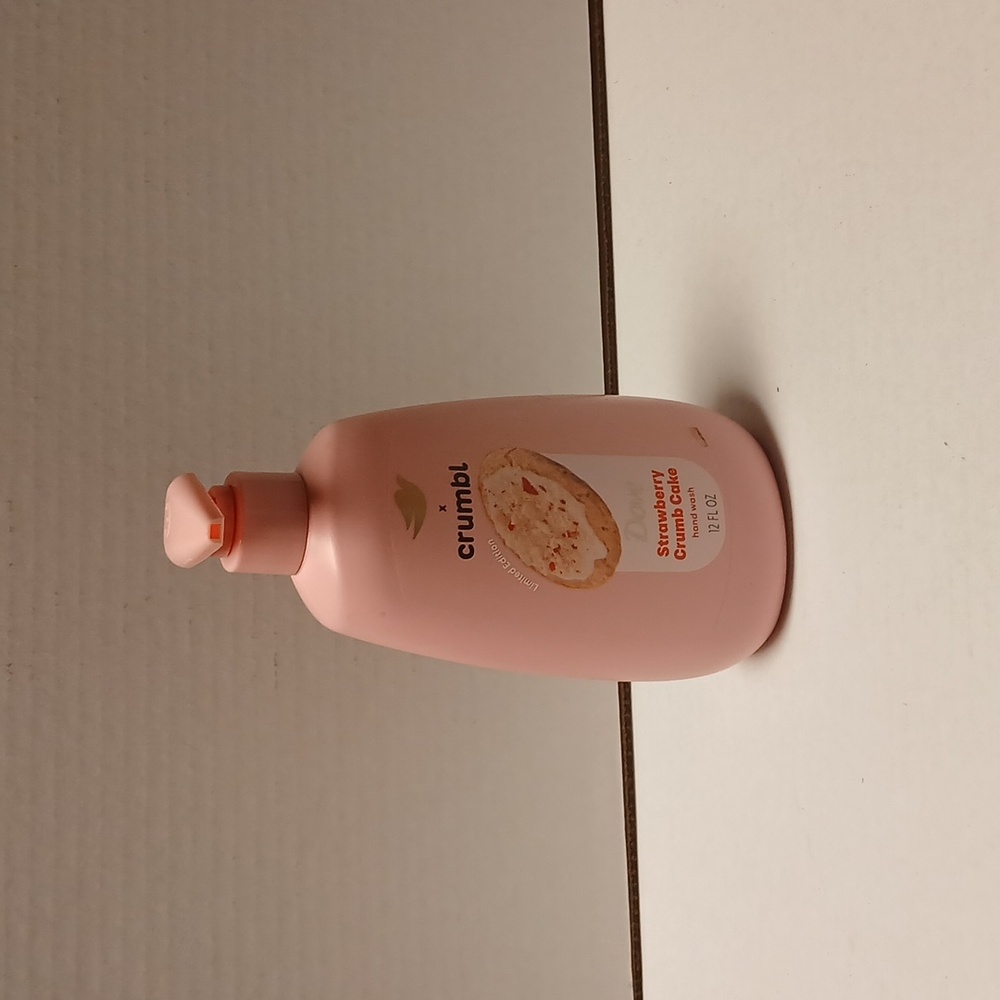 Dove Crumbl Strawberry Crumb Cake Hand Wash NWT - Picture 2 of 6